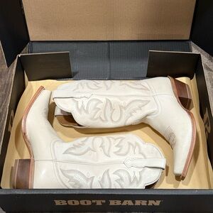 Idyllwind Cream Leather Cowboy Boots